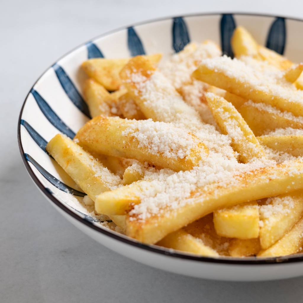 French Fries with Parmesan Cheese (500CAL) بطاطس مقلية مع جبنة بارميزان