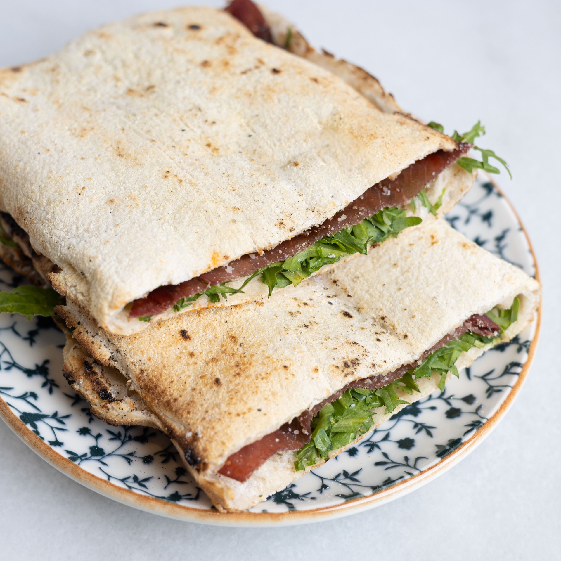 Panuozzo Bresaola (1100CAL ساندوتش بانوزو بريزاولا